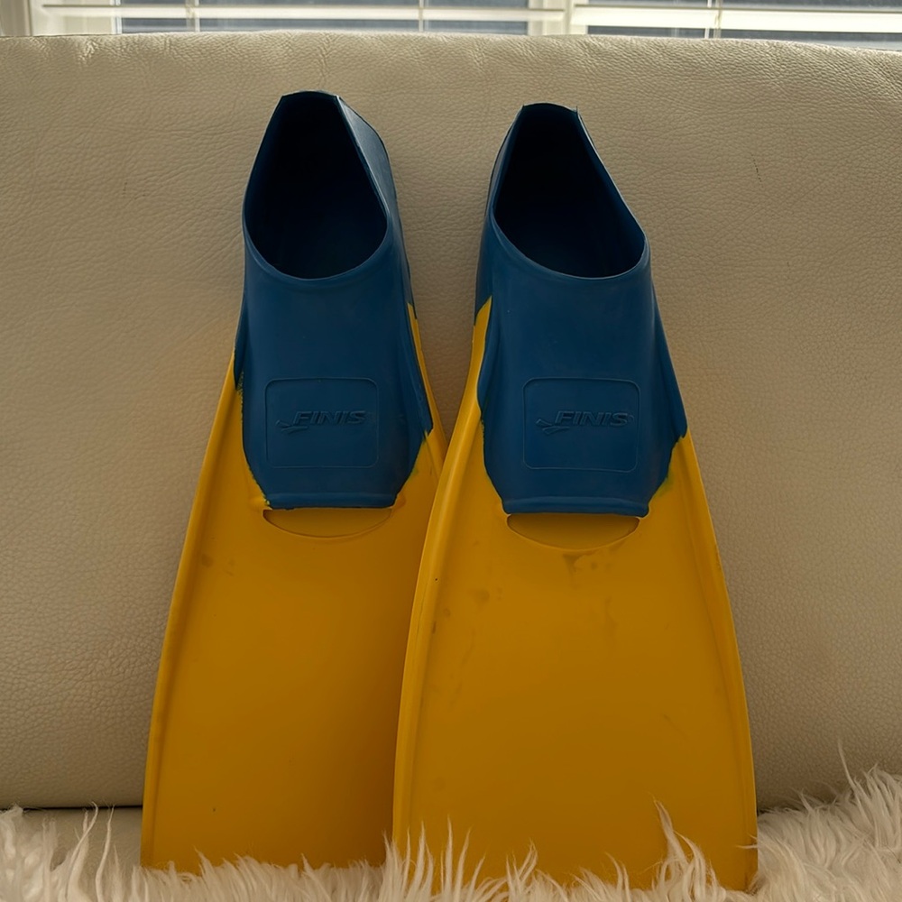 Finis long floating fins XS ( female 2-4) ( male 1-3)